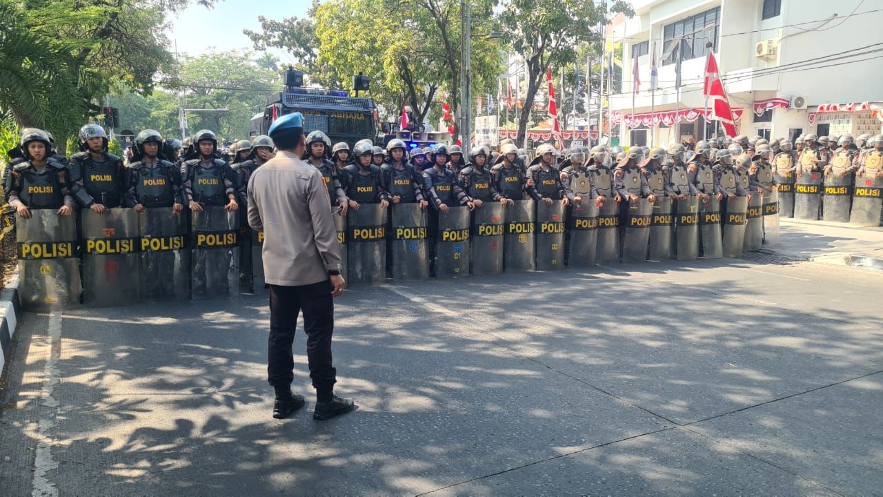 Sispamkota di KPU Surabaya