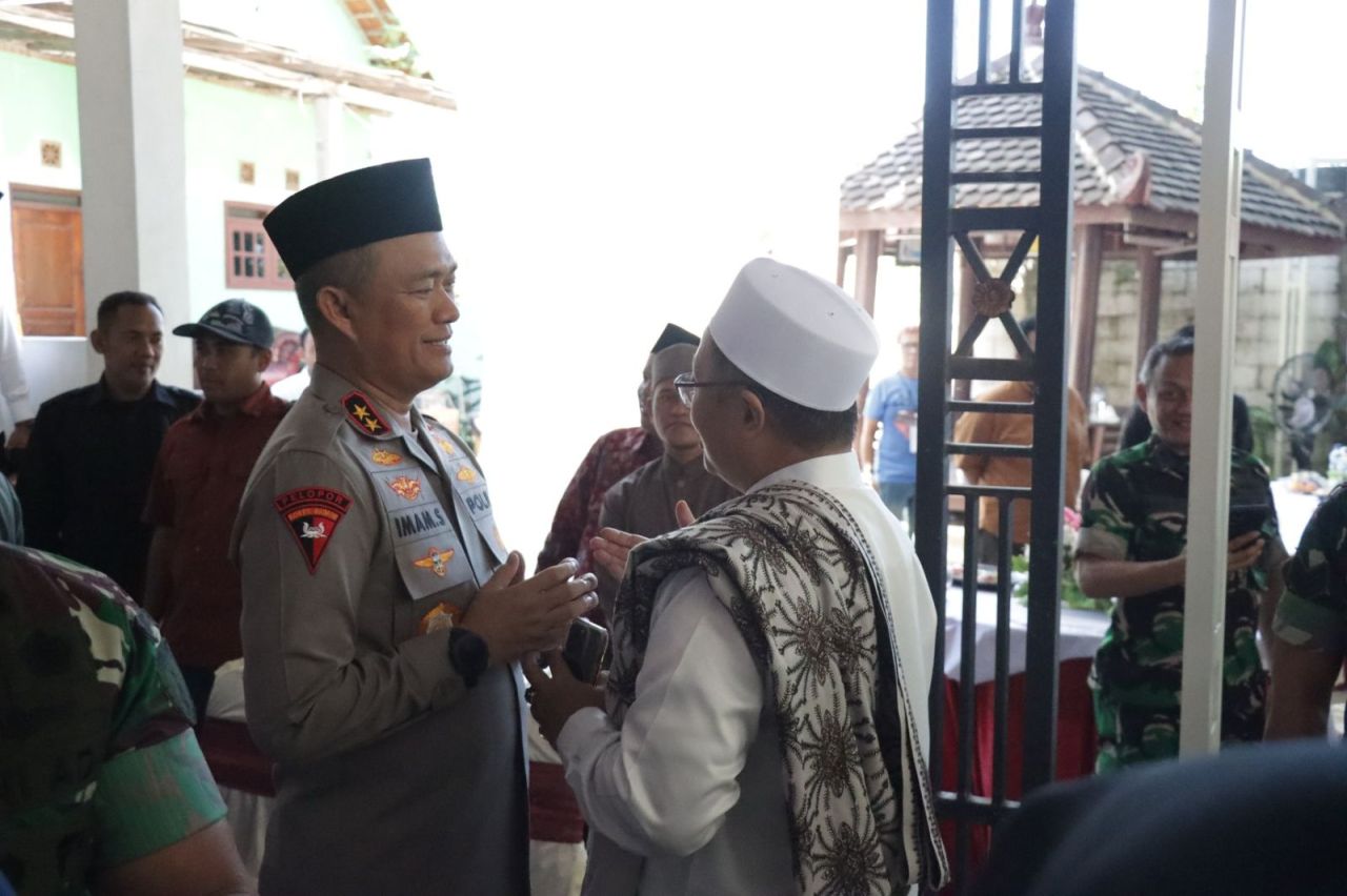 Kapolda Jatim Kunjungi Tokoh Ulama dan Pengasuh Ponpes di Sampang
