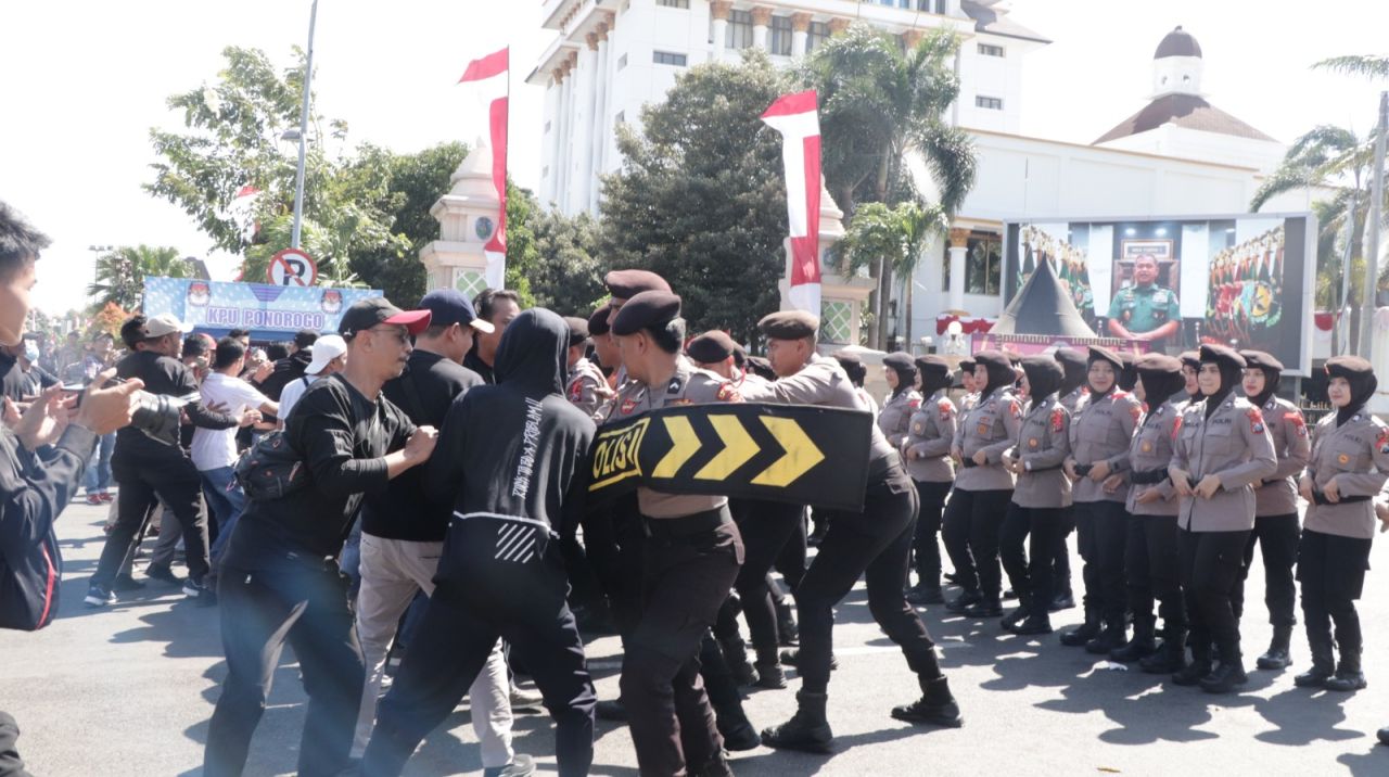 Sispamkota Peragakan Kerusuhan hingga Penculikan Saat Pilkada Serentak 2024
