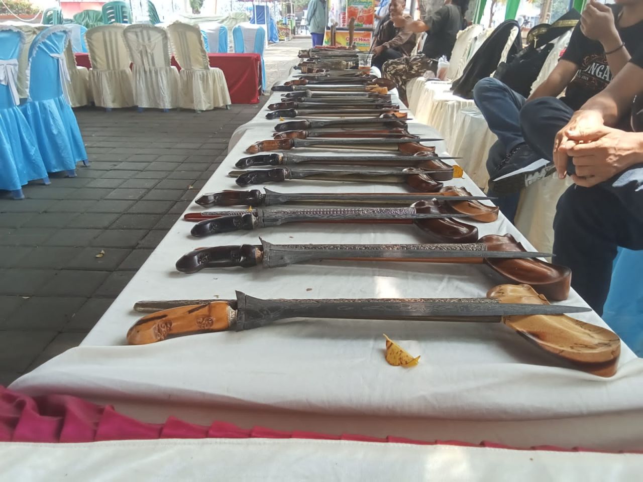 Ada Apa Ratusan Senjata Pusaka Nusantara Tiba -tiba Muncul di Pemalang?