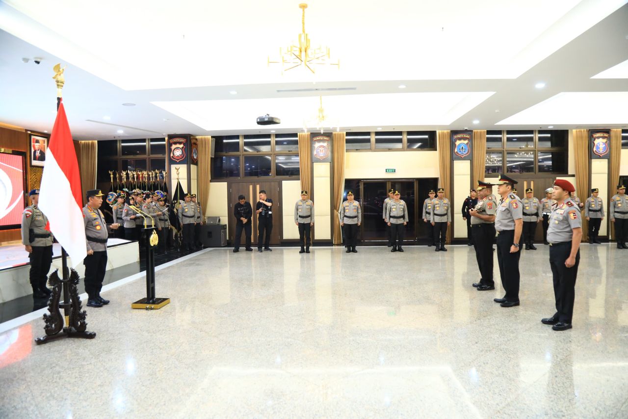 Kapolri Naikkan Pangkat 12 Pati Polri, Kapolda Papua Mathius Fakhiri Jadi Komjen