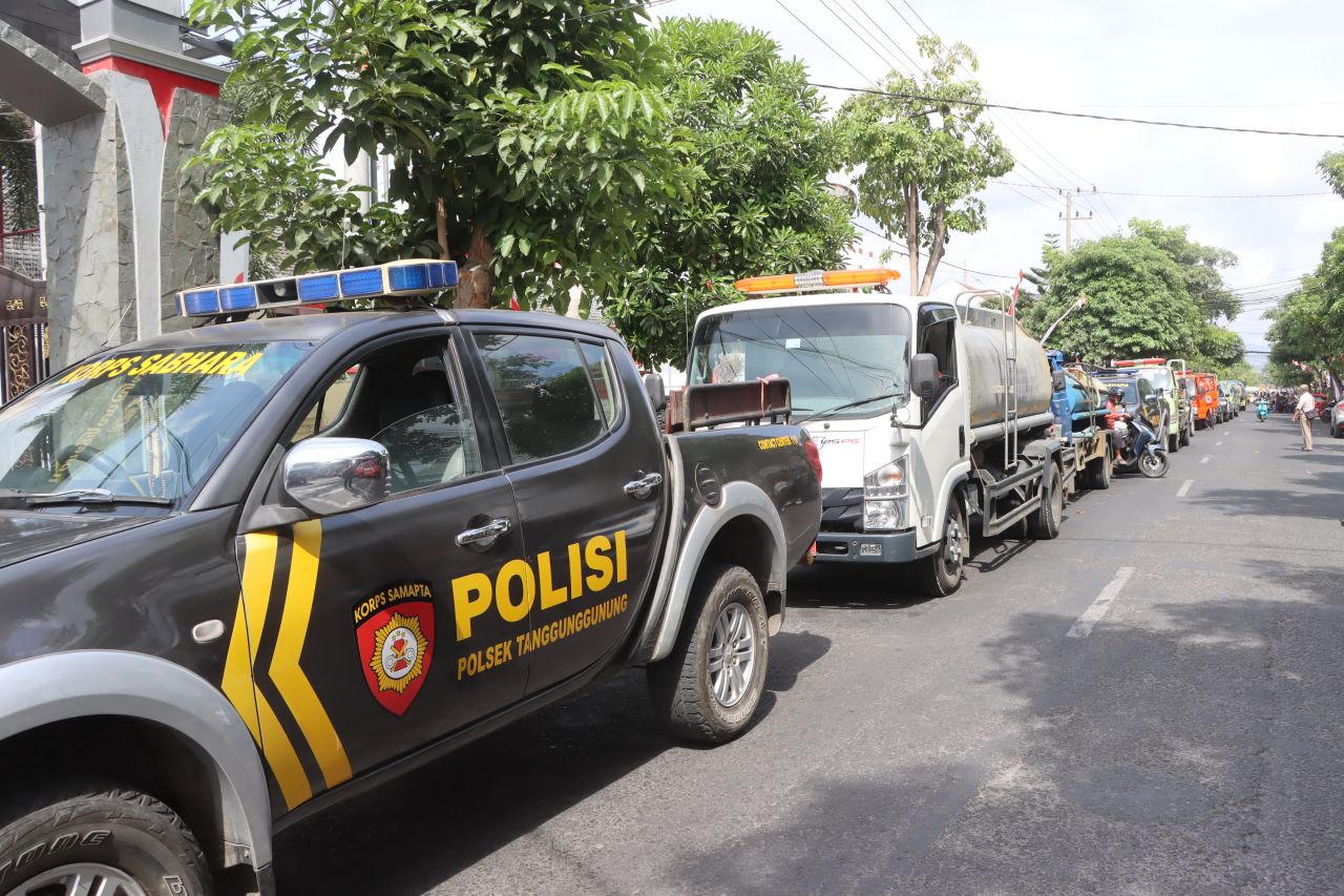 Polres Tulungagung Salurkan Bantuan 100 Tangki Air Bersih ke 19 Dusun di 6 Kecamatan