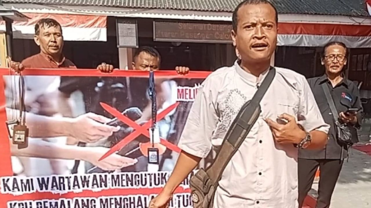 Puluhan Wartawan di Cegat Oleh Sekuriti KPU Tidak Boleh Masuk