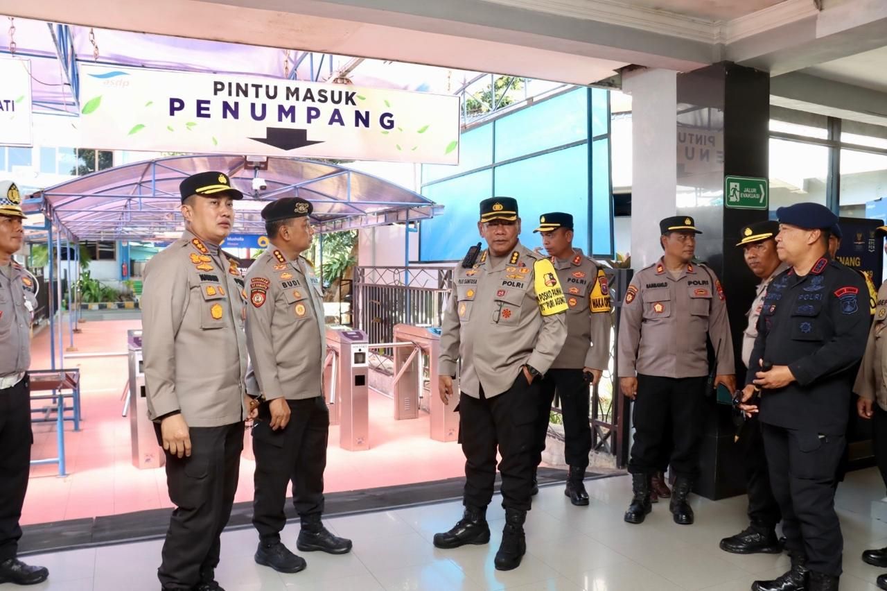 Apel gelar pasukan Polda Jatim di pelabuhan Ketapang