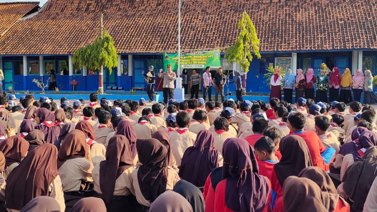 Pelajar Keren Itu yang Tahu UU ITE Dan Pornografi Serta Anti Bullying