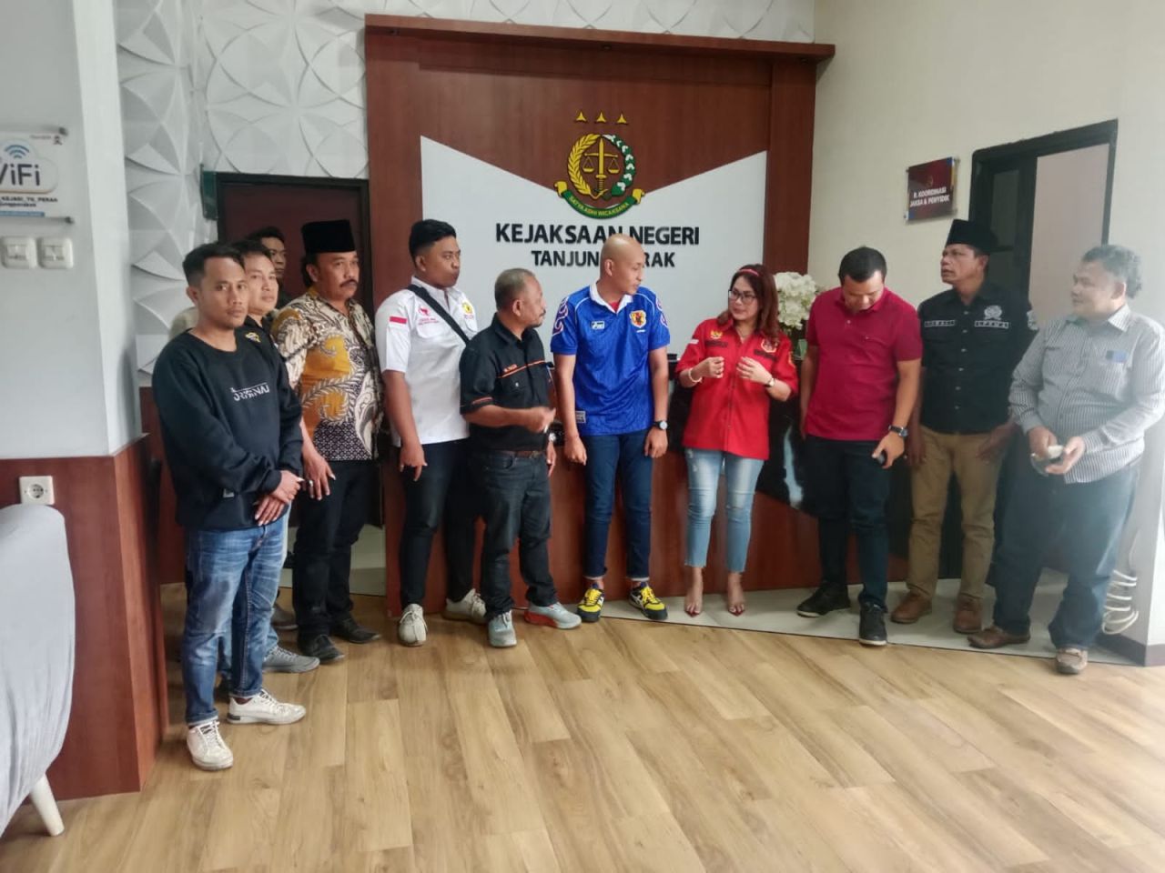 Ormas Madas bersama sejumlah elemen usai audensi dengan Kejari