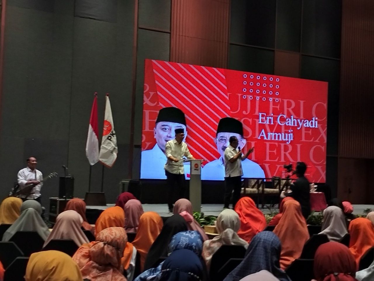 Deklarasi PKS dukun pasangan petahana Eri Cahyadi - Armuji