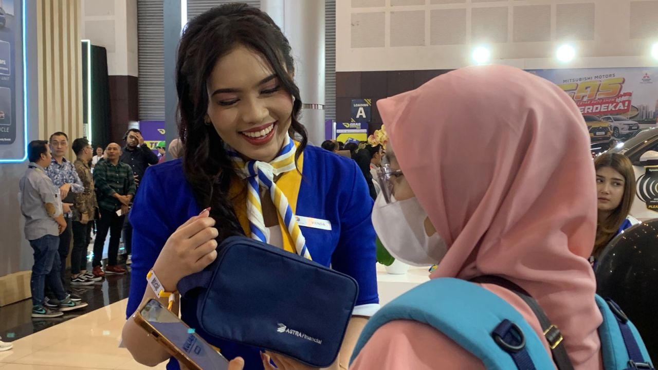 Aktivitas booth Astra Financial GIIAS Surabaya 2024