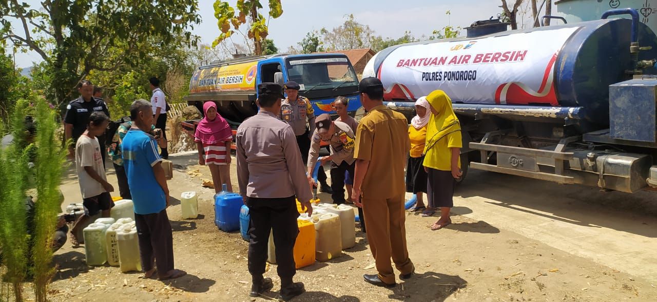 Kekeringan, Warga Desa Duri Ponorogo Didroping Air Bersih