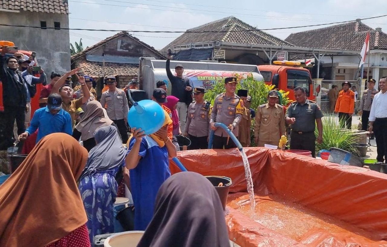 16 Desa Terdampak Kemarau, Polisi Salurkan 112 Ribu Liter Air Bersih