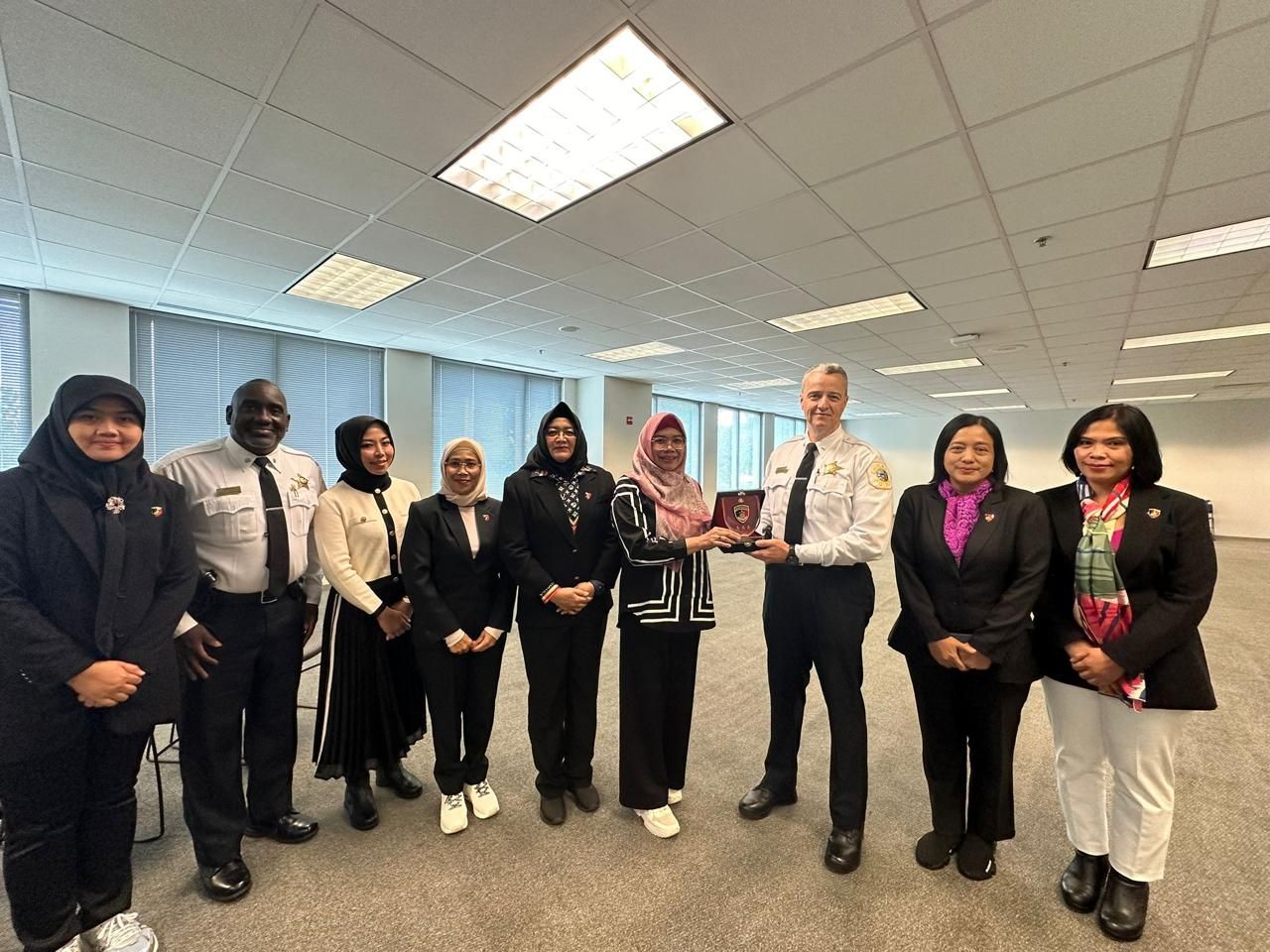 Studi komparatif Polwan ke Chicago