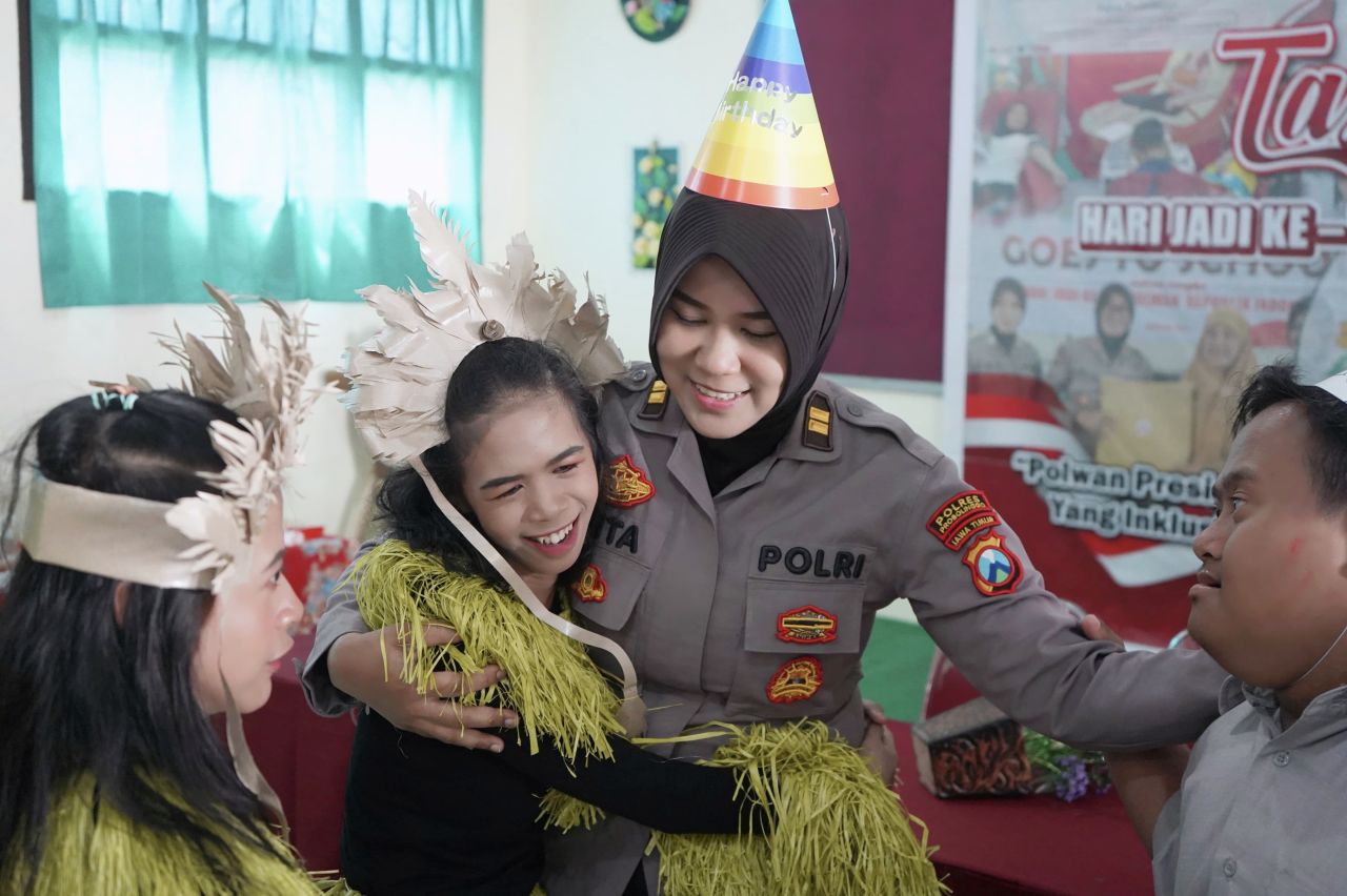 Hari Jadi Polwan ke-76 Polres Probolinggo Tasyakuran Bersama Siswa Difabel