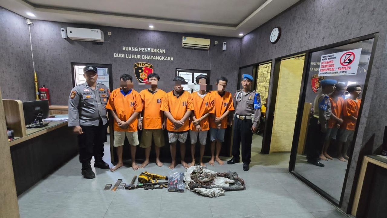 Komplotan Terduga Pelaku Pencuri Kabel Milik PT Telkom Digelandang Polisi