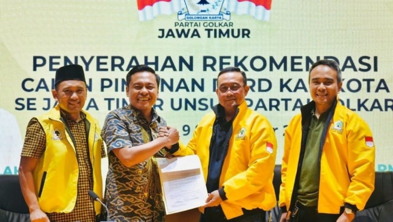 Arif Fathoni saat menerima rekomendasi sebagai pimpinan DPRD Surabaya