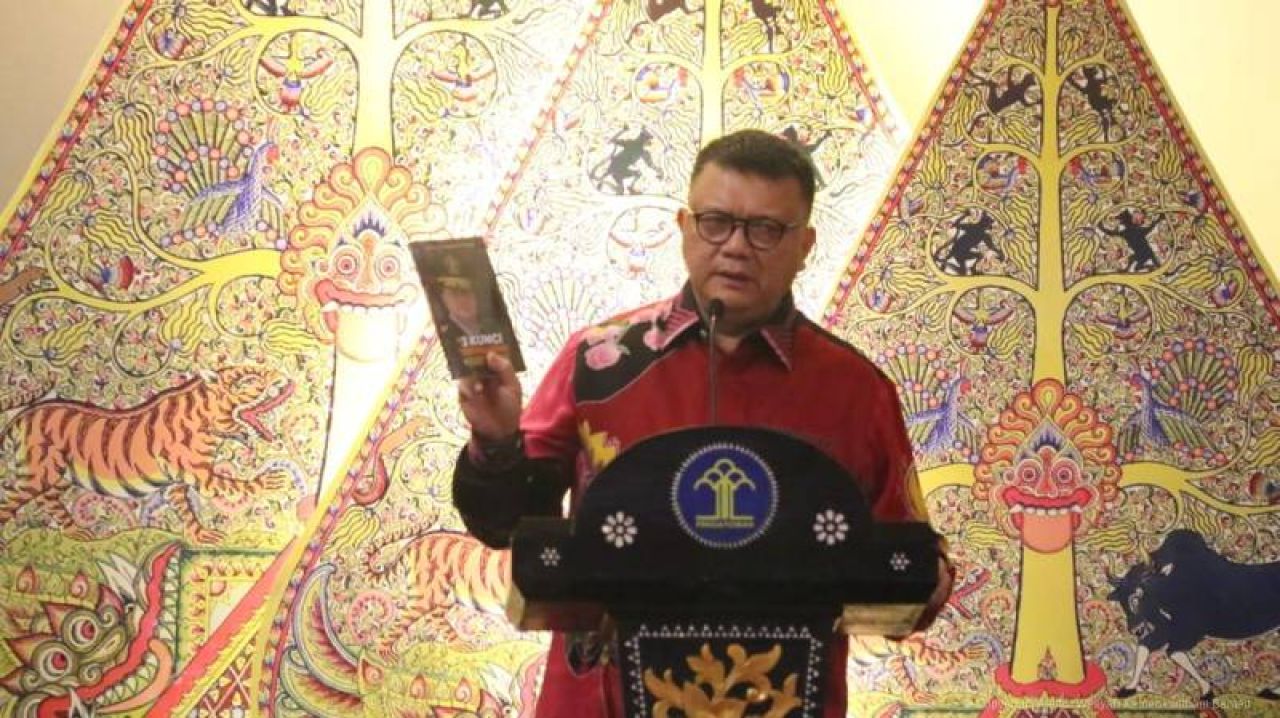 Reynhard Silitonga saat meluncurkan Buku 3 Kunci Pemasyarakatan Maju dan Back to Basic