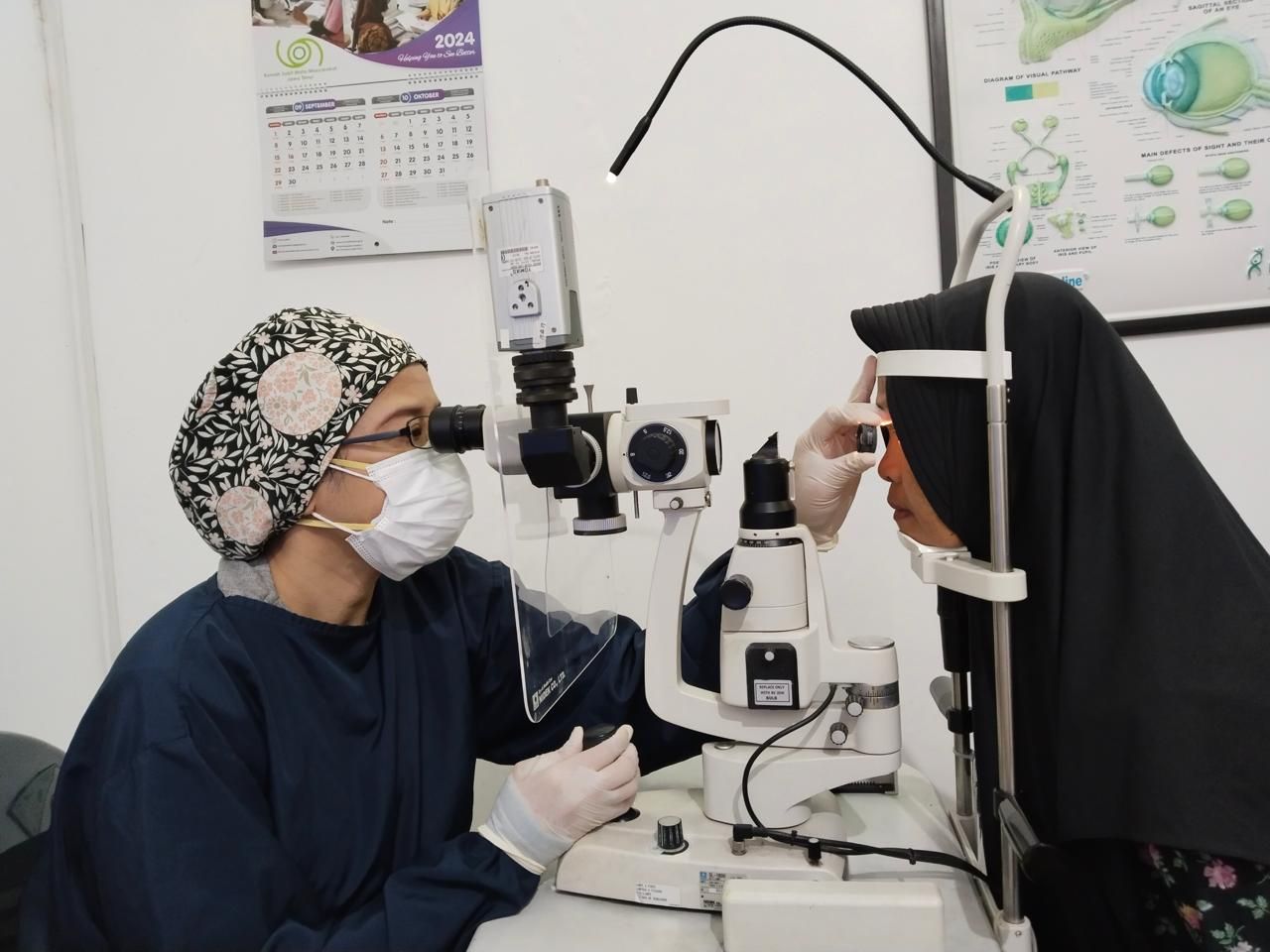 Bantu Operasi Vitrektomi Suprapti, PJ Gubernur Jatim: Kami Respons Cepat Amanah Presiden