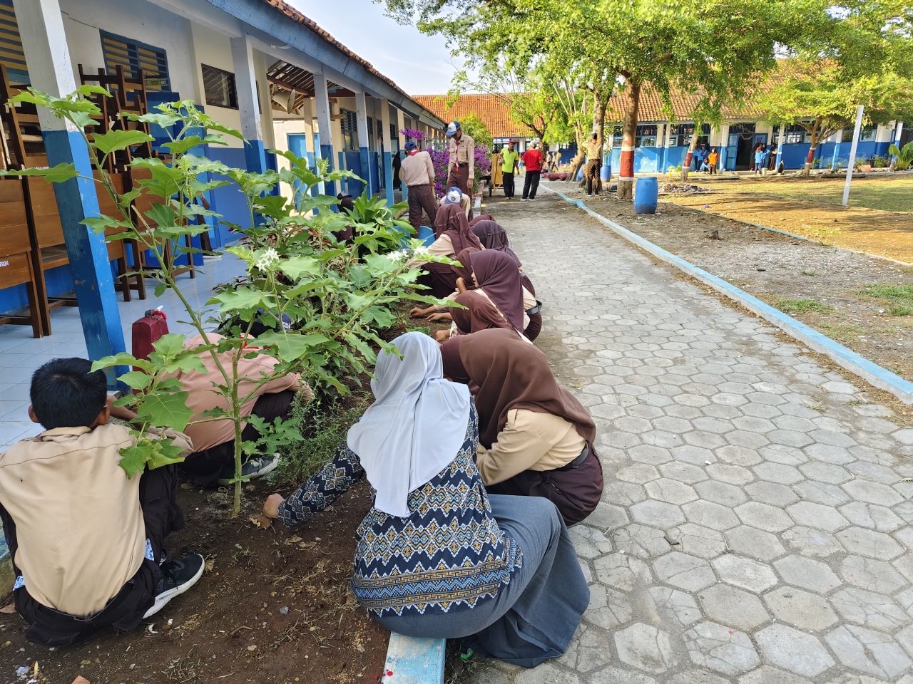 Giat Jum'at Bersih di SMP 6 Pemalang