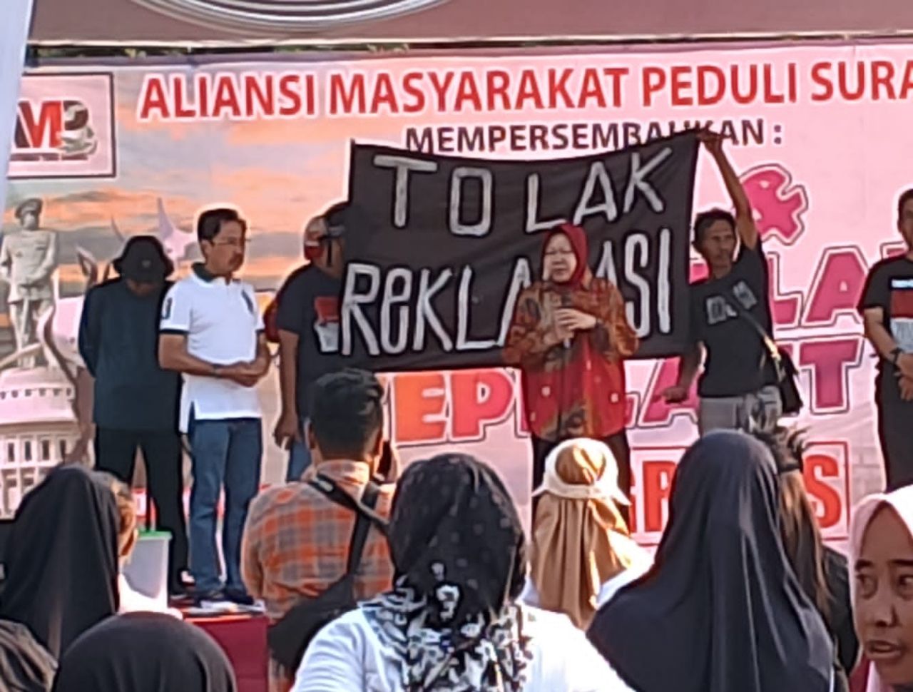 Risma dan Gus Han Hadir di Mimbar Bebas Tolak Pulau Reklamasi
