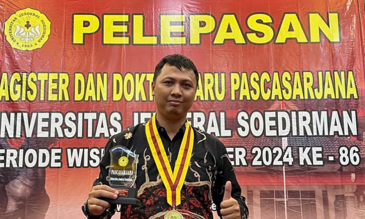 Direktur Pascasarjana Unsoed Imam Widhiono Lepas Wisudawan Program Magister dan Doktoral