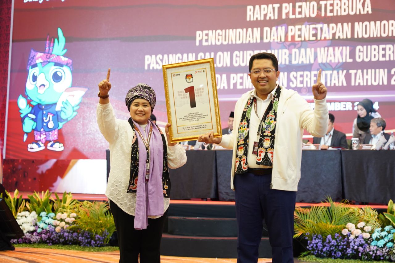 Luluk dan Lukmanul usai mendapatkan nomor urut satu