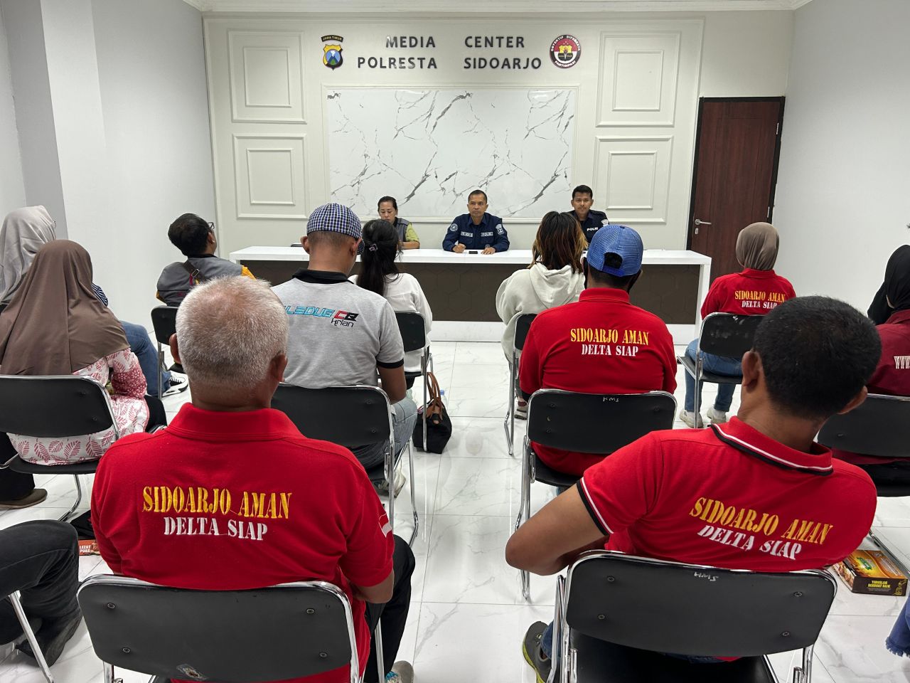 Polres Sidoarjo bersama netizen