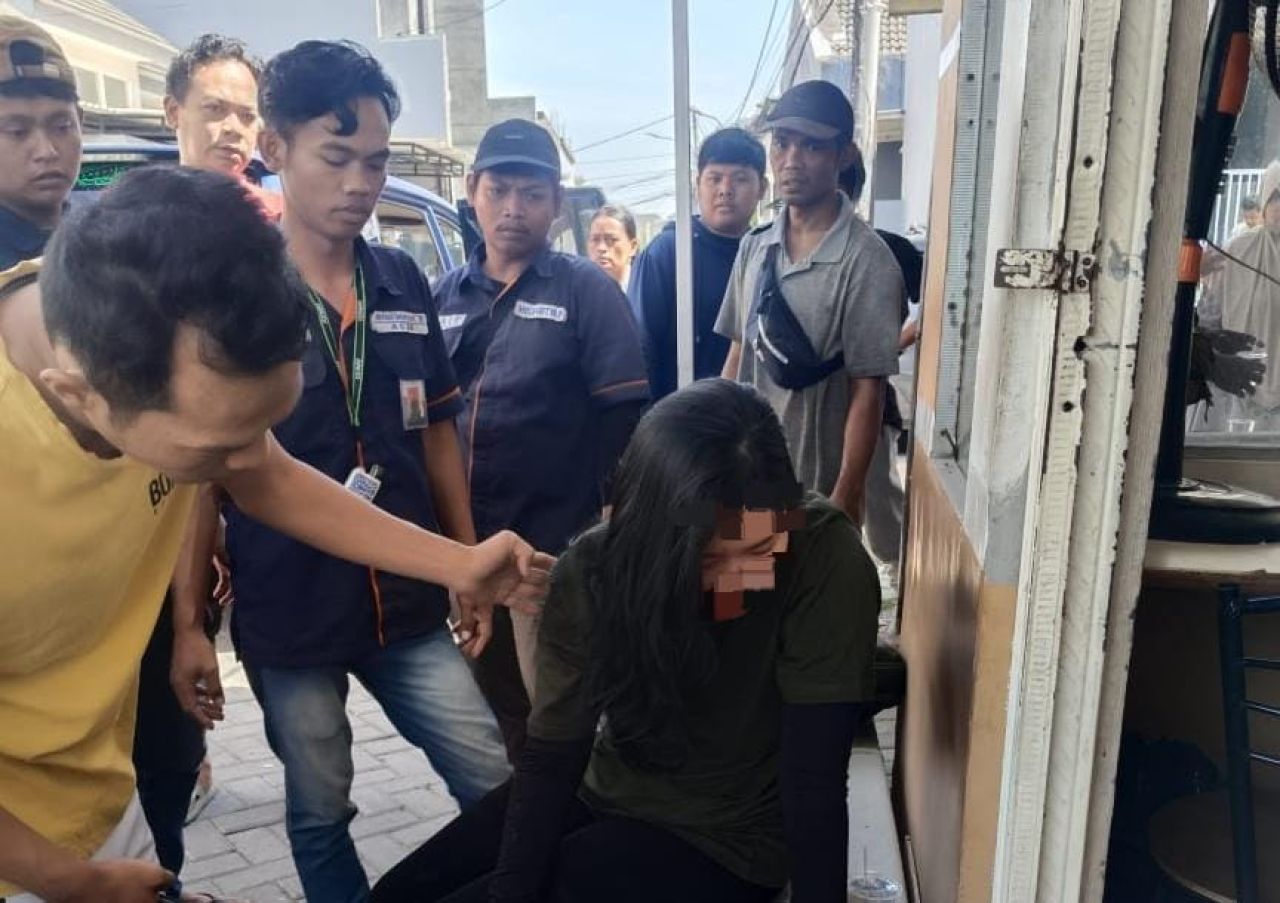 perempuan yang diduga begal taksi online