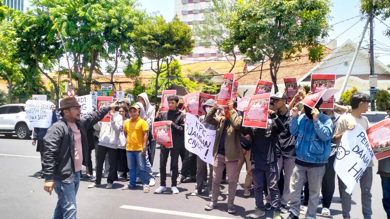 Usung Lima Tuntutan Terkait Dana Hibah, Jaka Jatim Demonstrasi di Depan Gedung Negara Grahadi