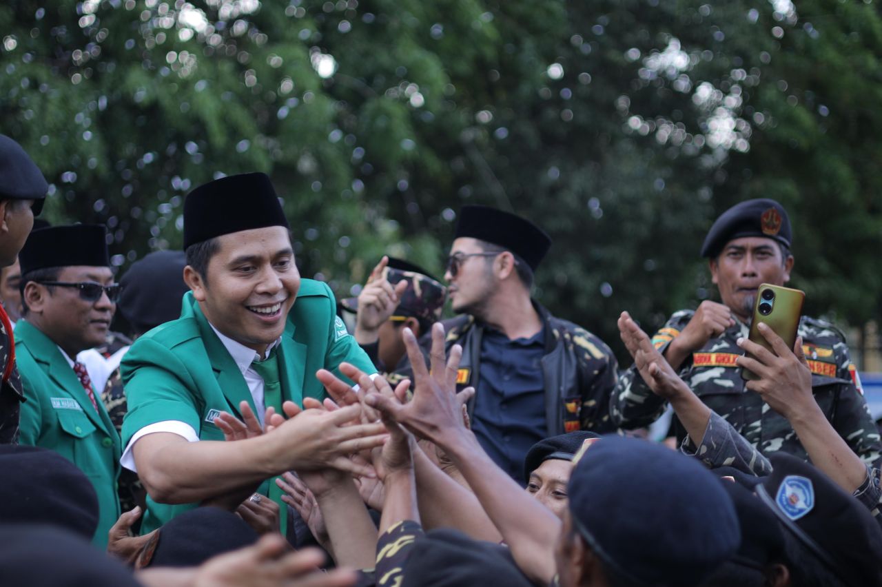 Ketua Ansor Jatim saat menyapa kader Ansor dan Banser
