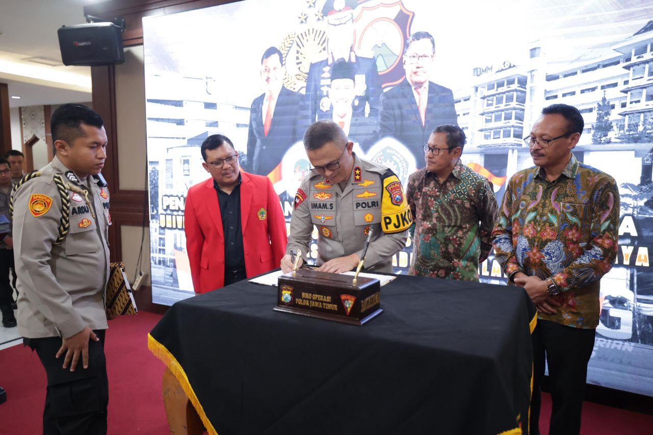 Polda Jatim saat menandatangani kerjasama