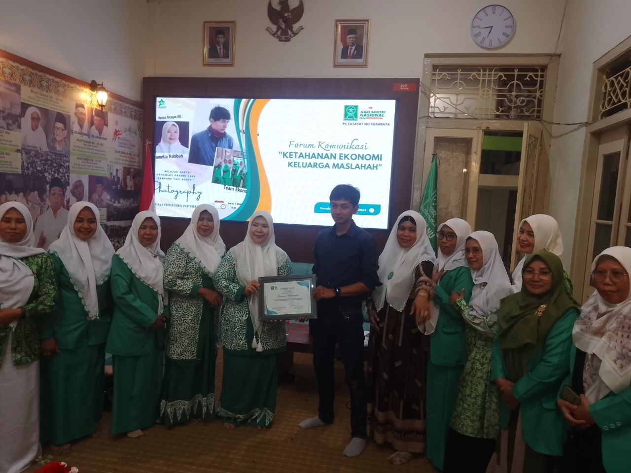 Pelatihan Fotografi Produk UMKM Fatayat NU Surabaya