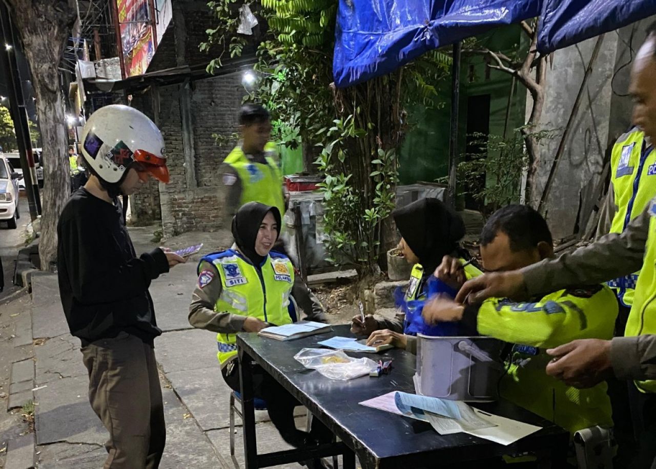 Satlantas Polrestabes Surabaya Menindak Ratusan Kendaraan Roda Dua