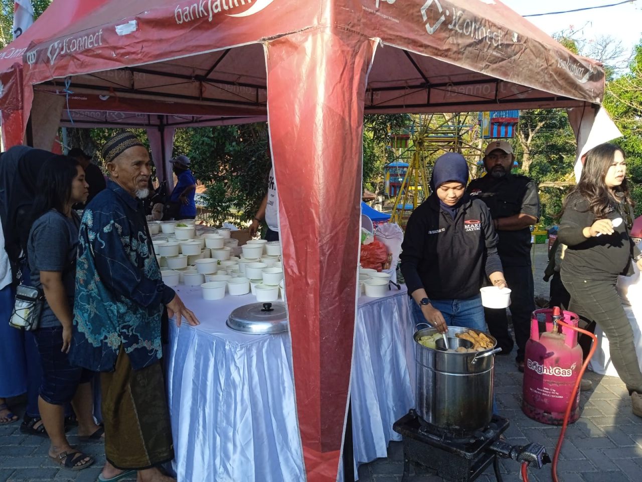 Jatim Phoria, Maki Jatim Bagikan 1000 Mangkok Bakso Cuma-cuma kepada Pengunjung
