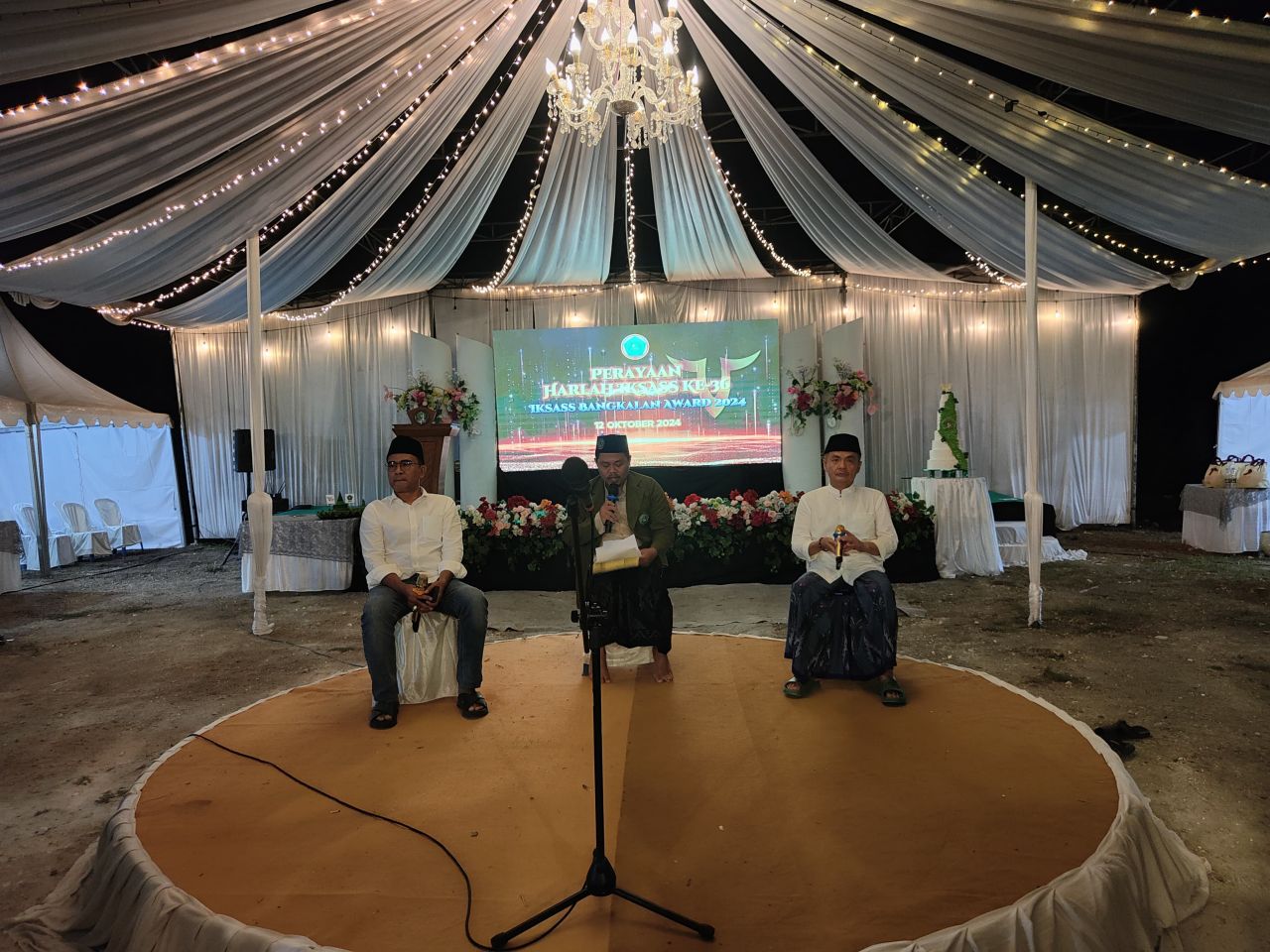 Cabup Mathur Husairi (kiri) no urut 01 dan Cawabup Fauzan Jakfar (kanan) no urut 02.