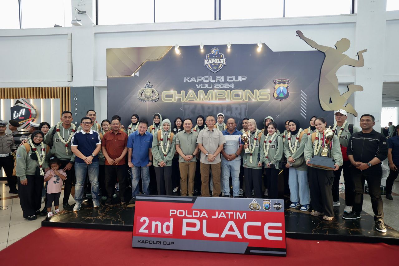 Tampil Perkasa Tim Voli Putra Putri Polda Jatim Juara Kapolri Cup 2024