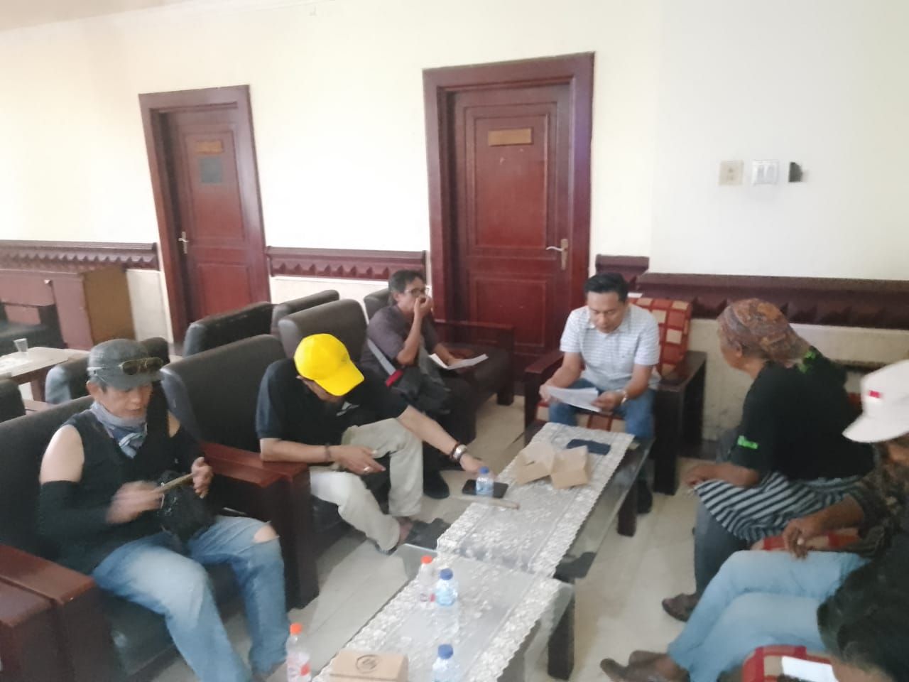 Kolom Kotak Kosong Belum Ada Kejelasan, Relawan Demokrasi Surabaya Gelar Demo di DPRD Kota Surabaya