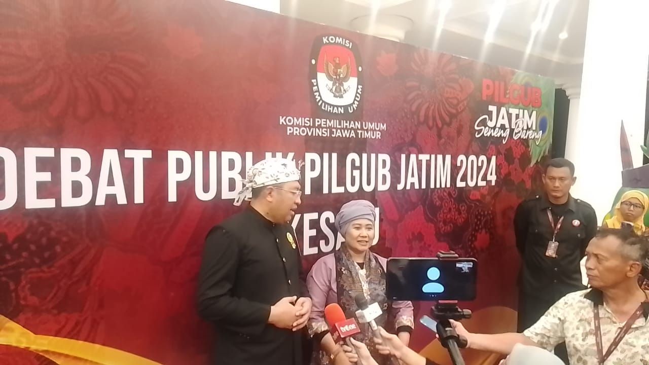 Luluk - Lukman saat sesi konferensi di arena debat