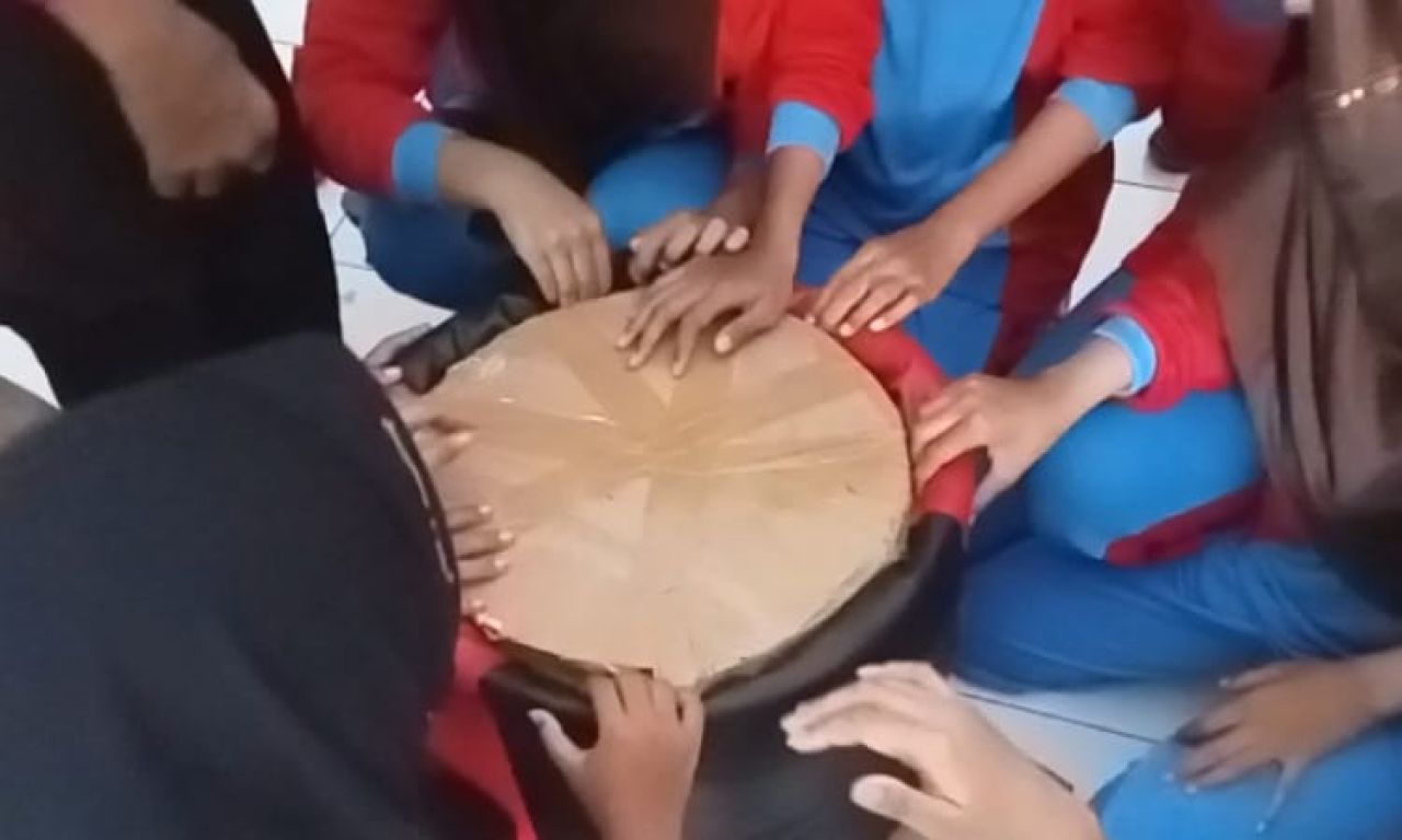 Kreativitas Tanpa Batas, Siswa SMP Negeri 6 Pemalang Sulap Botol Plastik Jadi Sofa Cantik