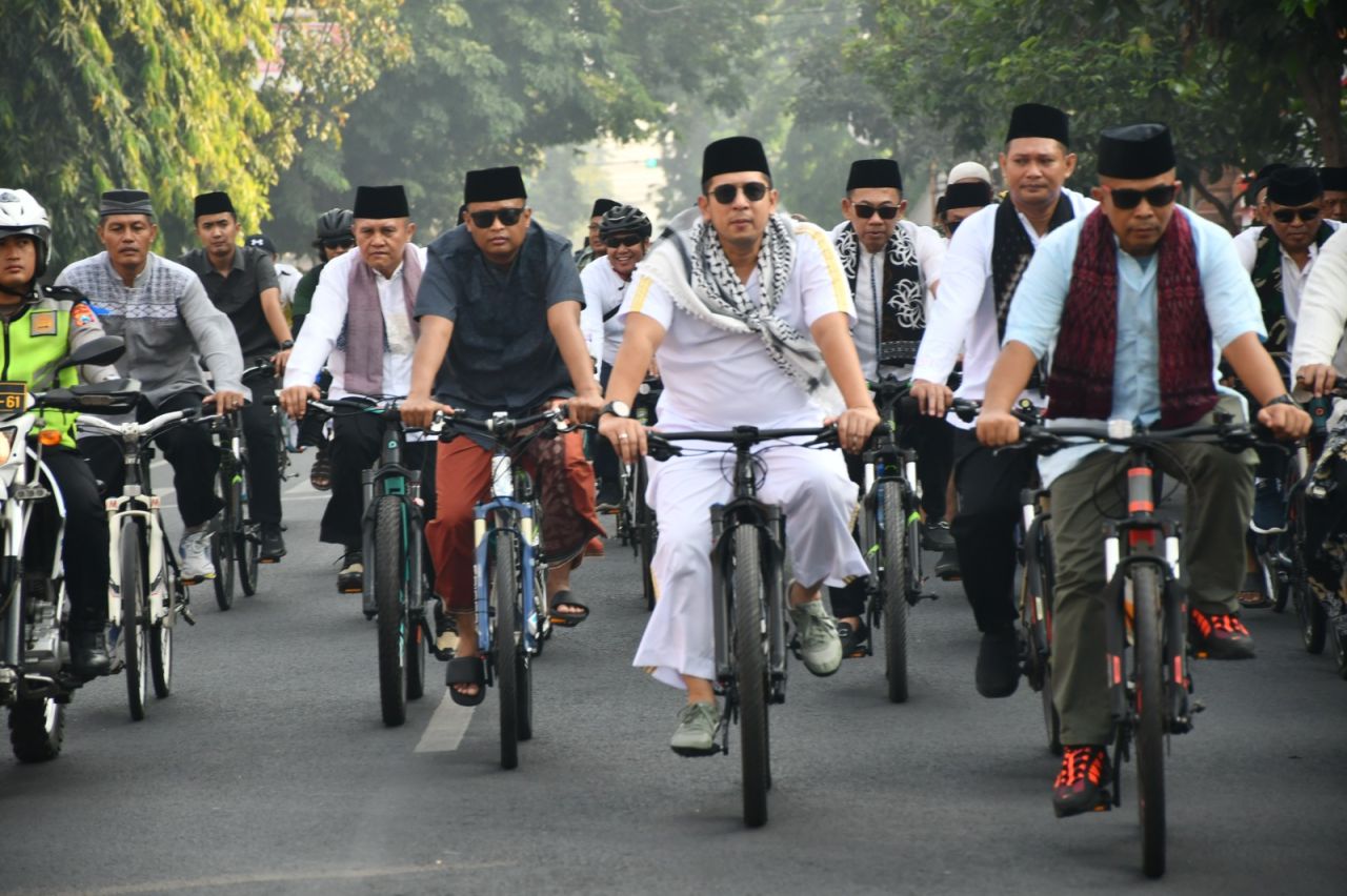 Polres Mojokerto Gowes bareng Santri dan Forkompinda