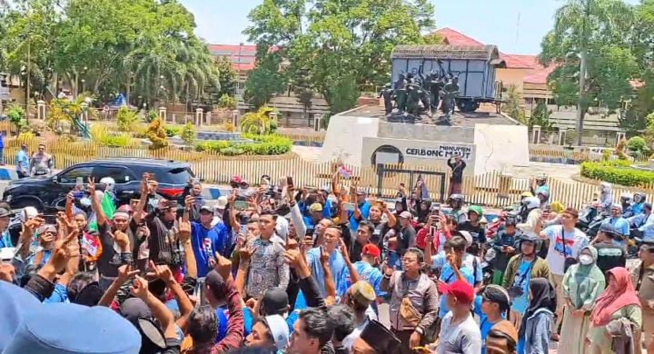 Ribuan Massa pendukung Paslon Bagus, Antarkan Jagoannya Debat Kandidat yang digelar KPU