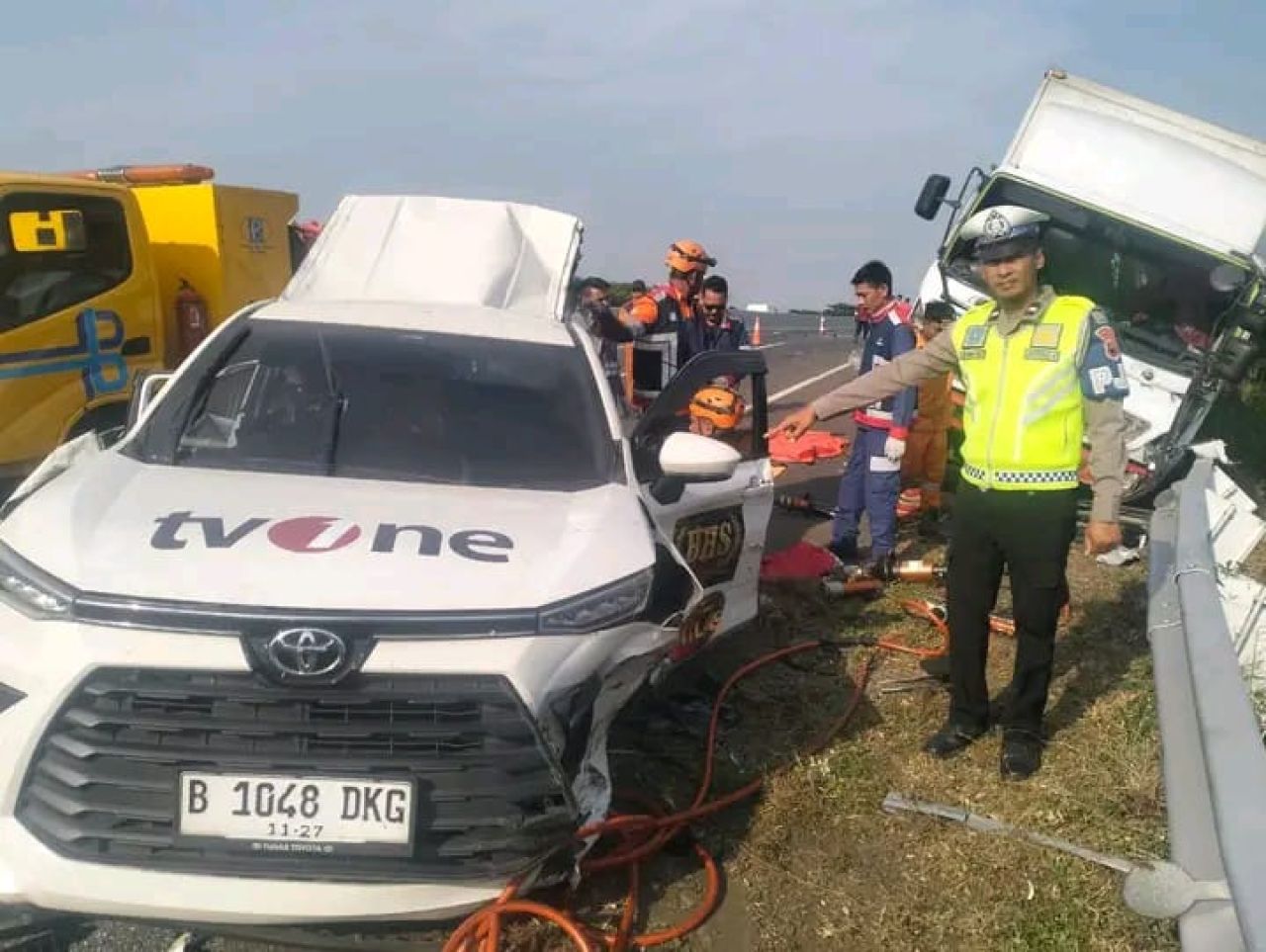 Mobil TV One mengalami kecelakaan di Tol Pemalang KM 315 A