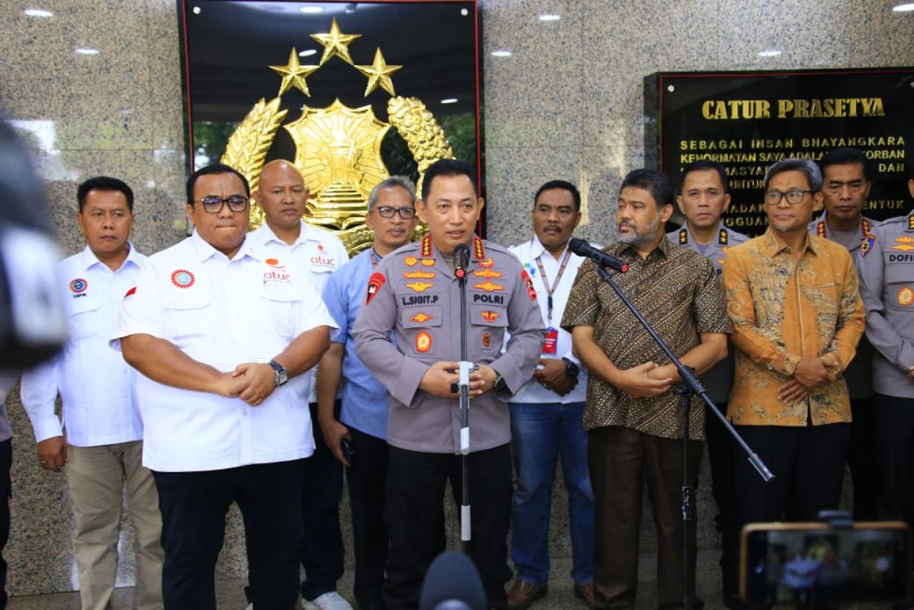 Kapolri bersama perwakilan buruh