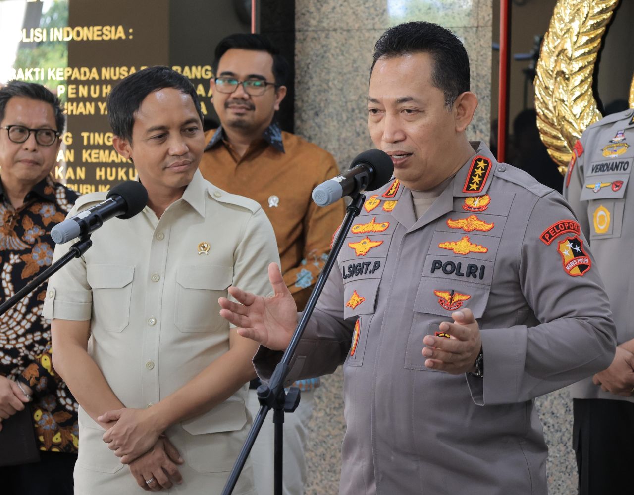 Kapolri bersama Menhut