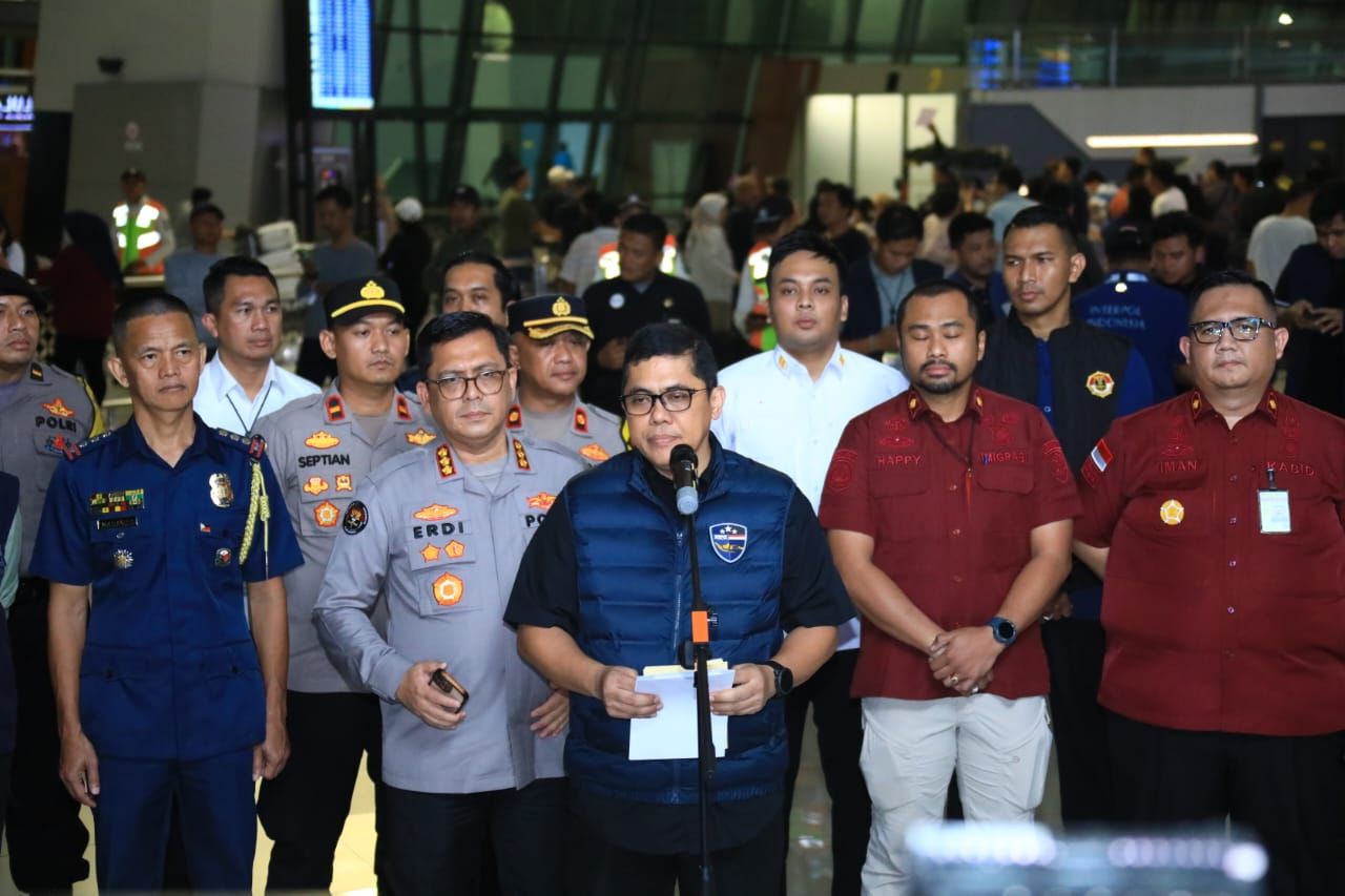 Dittipidsiber Polri saat memberikan keterangan terkait pemgakapan tersangka judi online