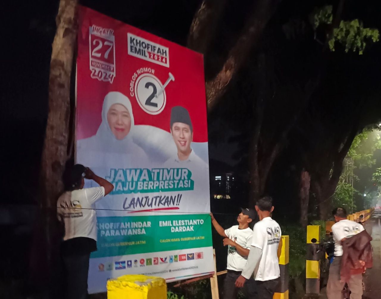 Wujudkan Kampanye Beretika Brigade Bunda Lakukan Pembersihan APK Khofifah-Emil