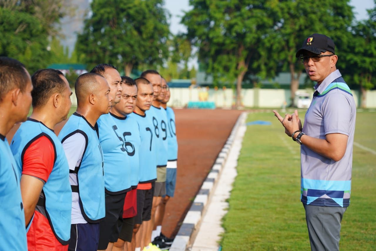 Pangdam V Barawijaya saat meninjau tes kesamaptaan jasmani