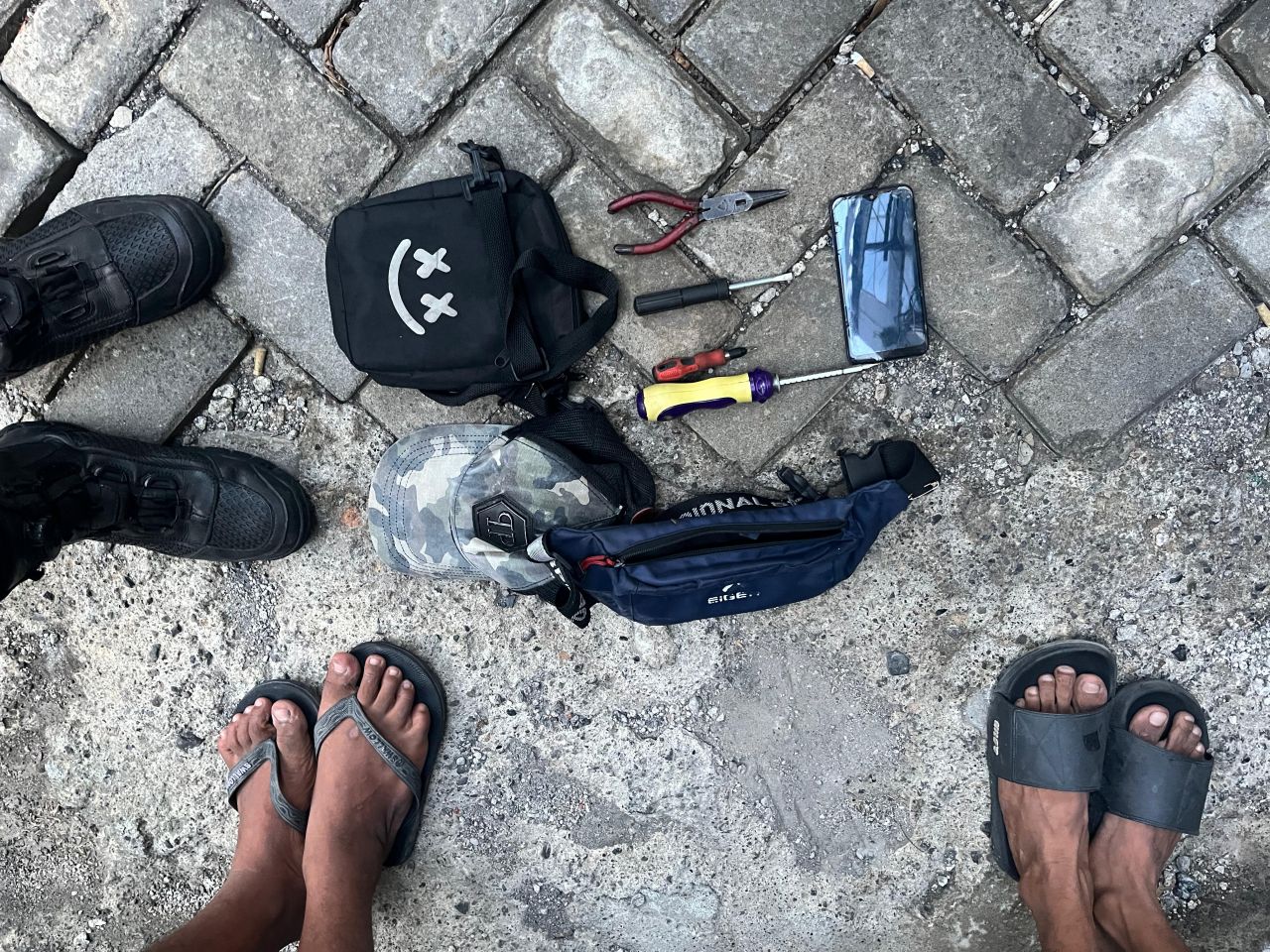 Barang bukti yang diduga membobol coffe shop kenangan