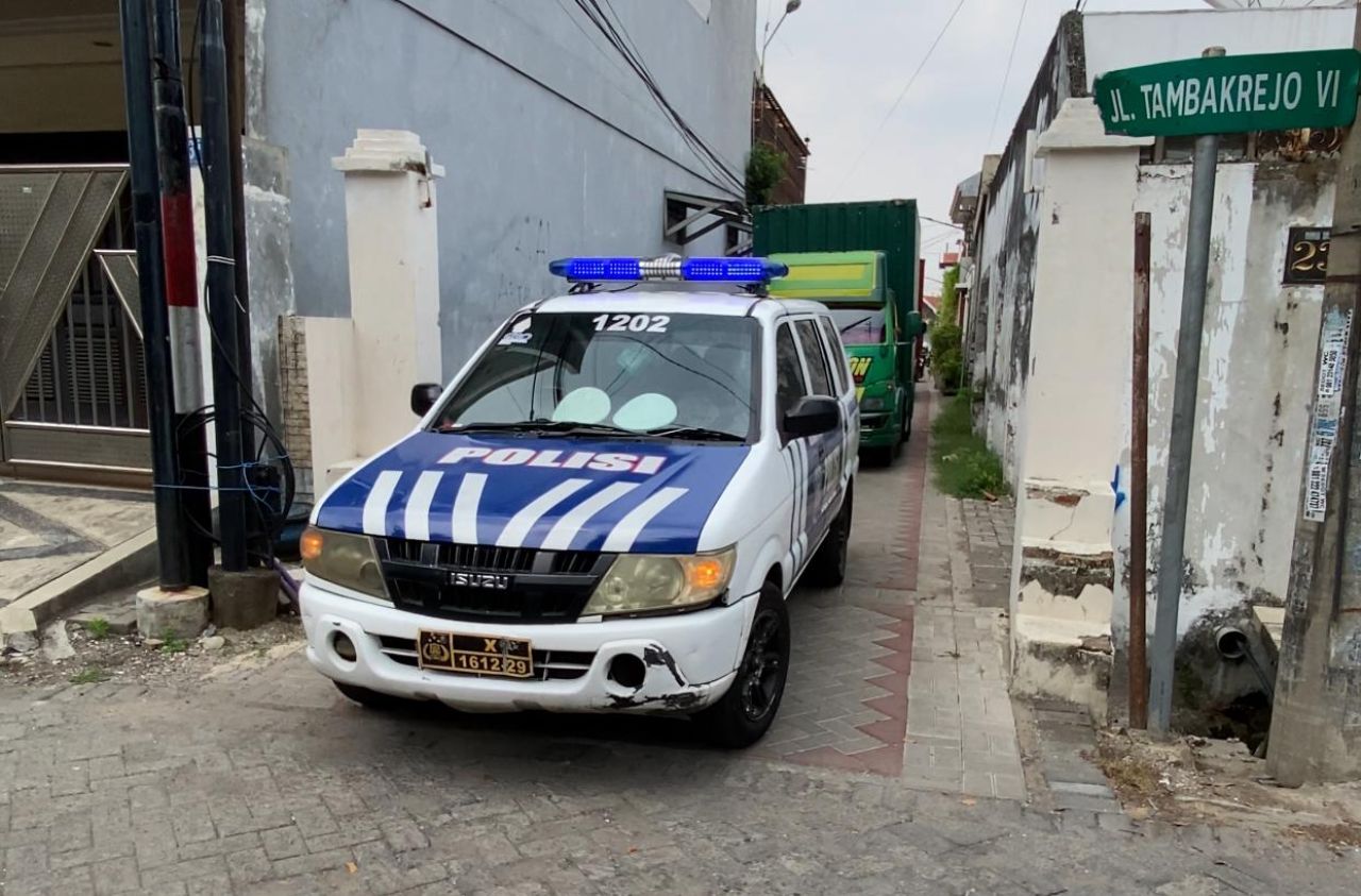 Pengawalan Logistik Pilkada Serentak 2024 ke KPU Surabaya