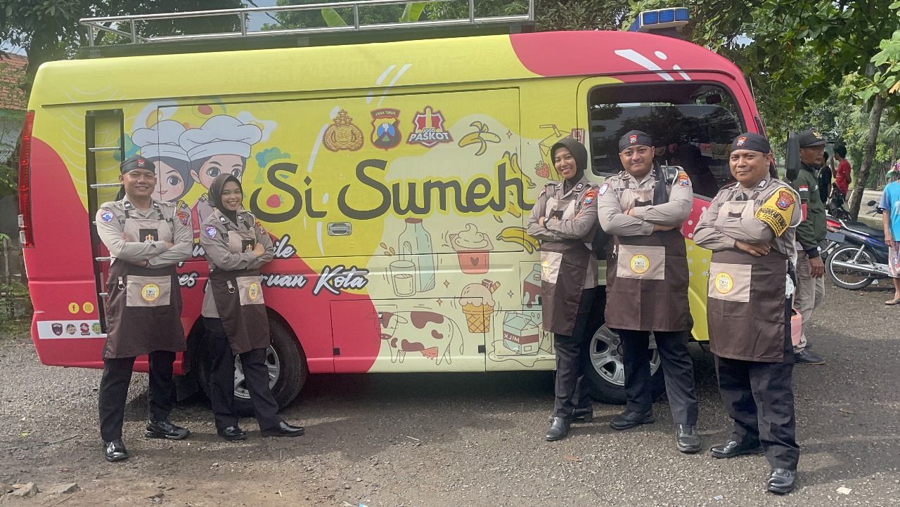 Si Sumeh Salurkan Bantuan untuk Korban Banjir di Rejoso