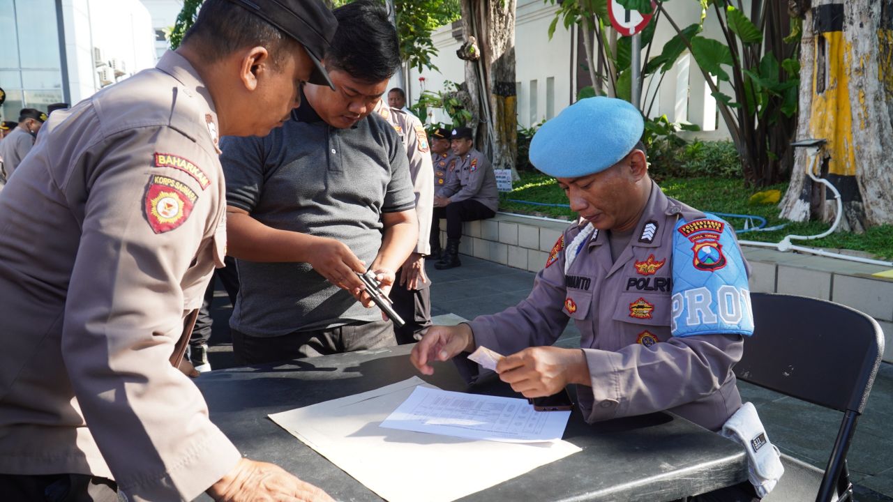 Pemeriksaan senjata api anggota