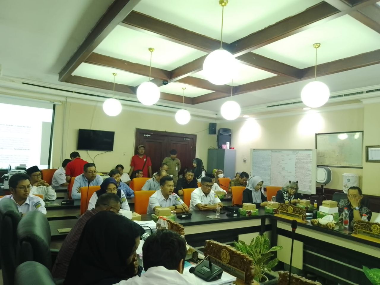 RDP di Komisi B terkait sengketa tanah PT KAI dengan warga Pacar Keling